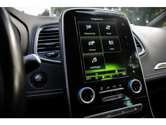 Renault Scénic TCe 130 Bose 2017 Benzine 16