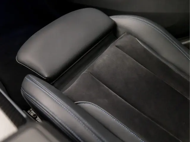 BMW 3 Serie 330i High Executive M Sport 2019 Benzine 29