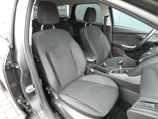 Ford Focus Wagon HELAAS VERKOCHT!!! 2015 Benzine 27