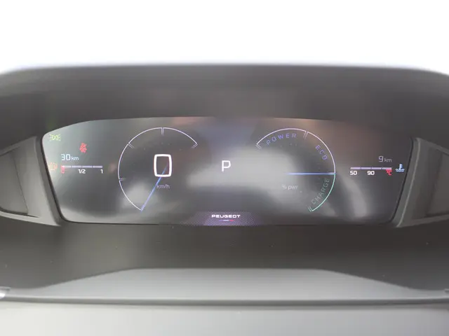 Peugeot 2008 1.2 Hybrid 145 Allure 2025 Hybride Benzine 18