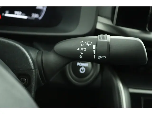 Toyota C-HR 1.8 Hybrid 140 Dynamic 2024 Hybride Benzine 35