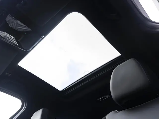 BMW 3 Serie Sedan 330e 2023 Hybride Benzine 29