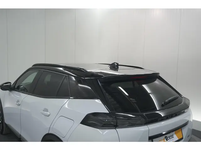 Peugeot 2008 PureTech 130 EAT8 GT 2024 Benzine 22
