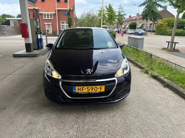 Peugeot 208 1.2 PureTech Active Navi, Cruise 2015 Benzine 3