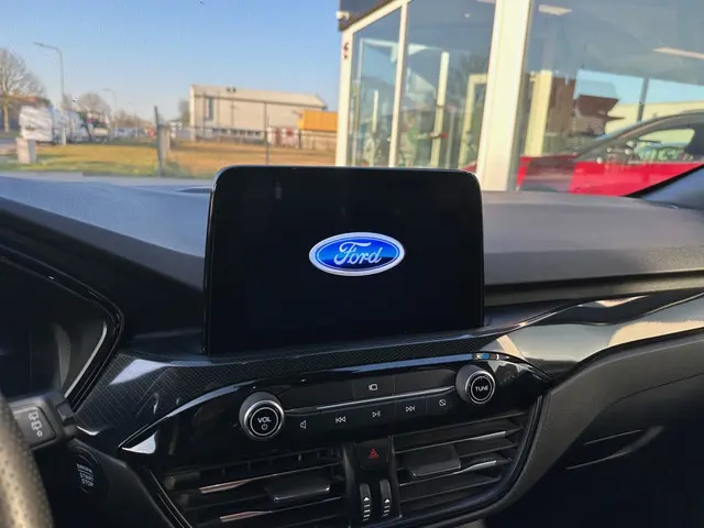 Ford Kuga 2.5 PHEV ST-Line X 2022 Hybride Benzine 32