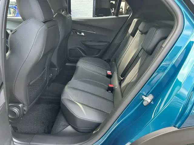 Peugeot 2008 1.2 Hybrid 145 GT 2025 Hybride Benzine 25