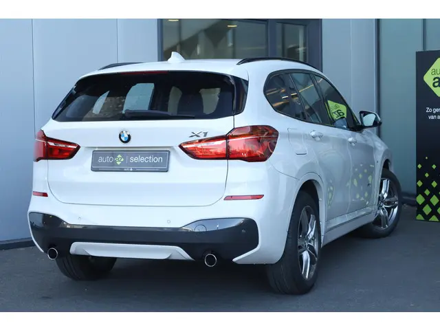 BMW X1 xDrive20i Executive 2017 Benzine 2