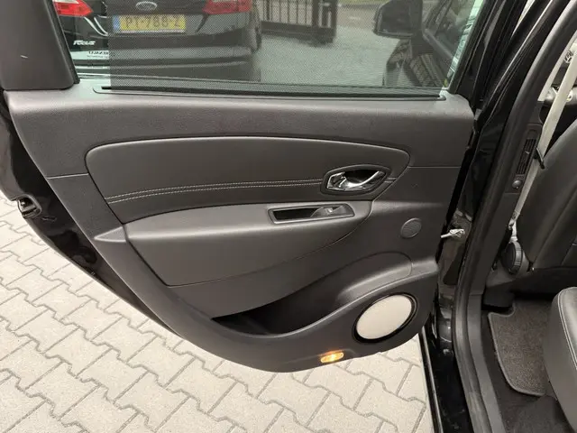 Renault Scénic 1.2 TCe Bose 2014 Benzine 24