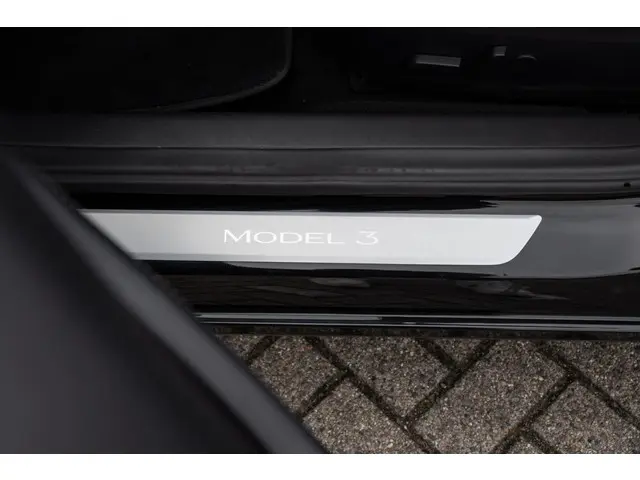 Tesla Model 3 Long Range AWD 75 kWh 2019 Elektrisch 32