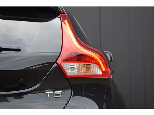 Volvo V40 2.5 T5 255pk Automaat R-Design 2013 Benzine 31