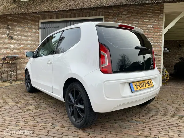Volkswagen up! 1.0 move up! 2012 Benzine 4