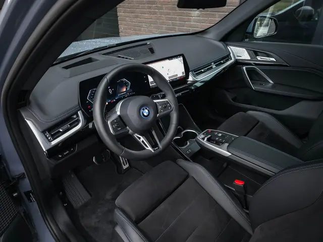 BMW X1 xDrive30e M Sport 2024 Hybride Benzine 12