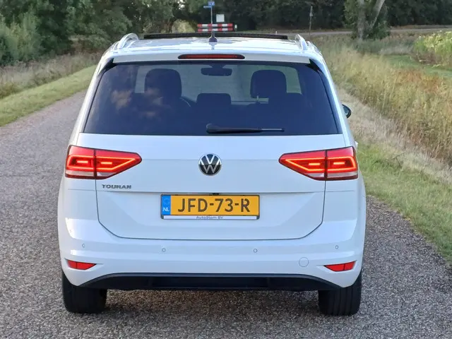 Volkswagen Touran 1.5 TSI Highline 2021 Benzine 7