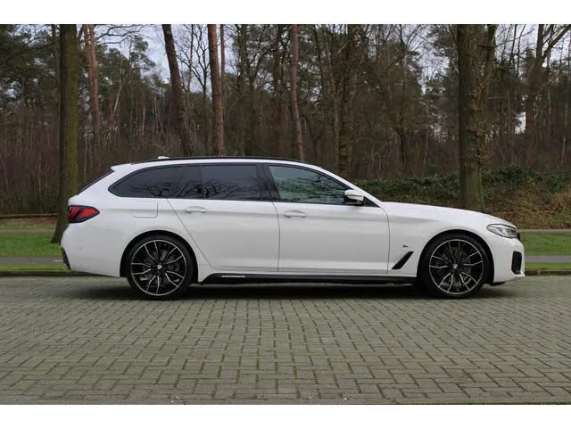 BMW 5 Serie Touring 520i 2022 Benzine 9