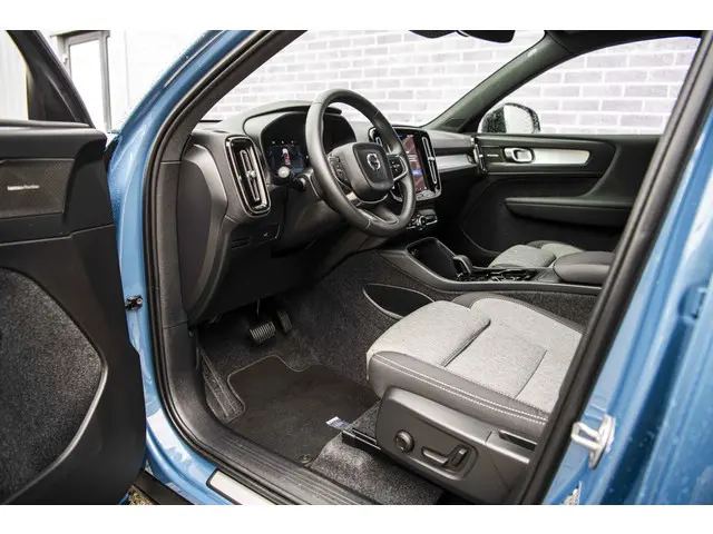 Volvo XC40 2.0 B4 Plus Dark 2025 Benzine 17