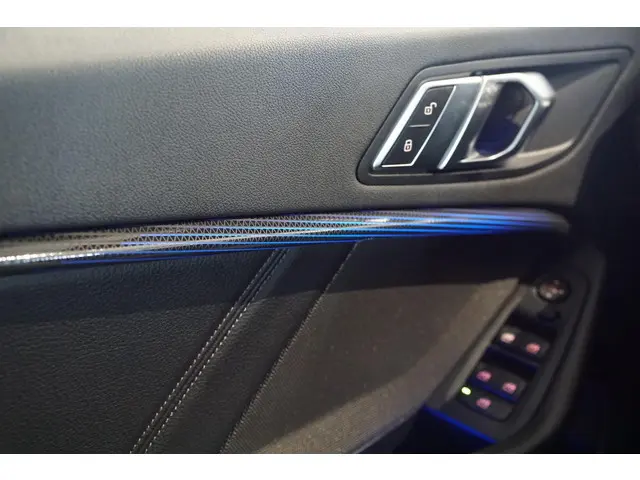 BMW 1 Serie 118i Executive Edition 2020 Benzine 27