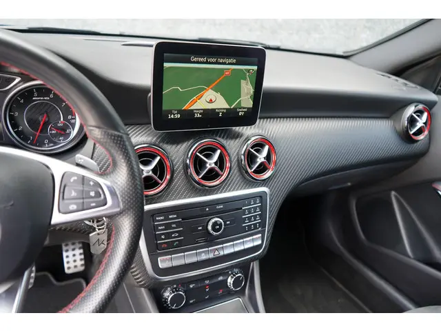 Mercedes-Benz A-Klasse AMG 45 4MATIC 2016 Benzine 28