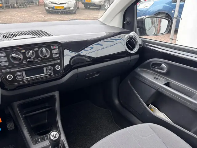 Volkswagen up! 1.0 move up! BlueM. 2015 Benzine 4