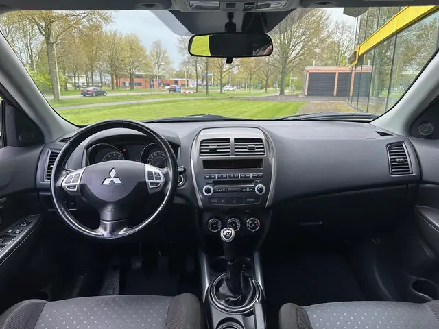 Mitsubishi ASX 1.6 Intense ClearTec 2013 Benzine 8