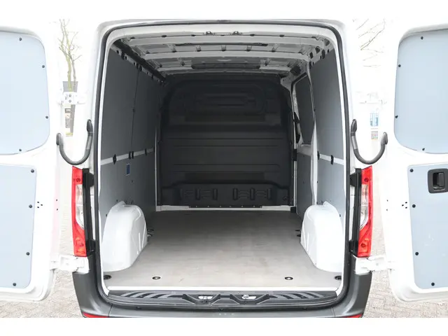 Mercedes-Benz Sprinter 211 CDI L1H1 FWD 2023 Diesel 13