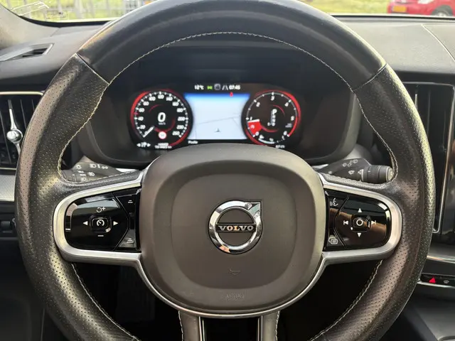Volvo XC60 2.0 D4 AWD R-Design 2017 Diesel 6