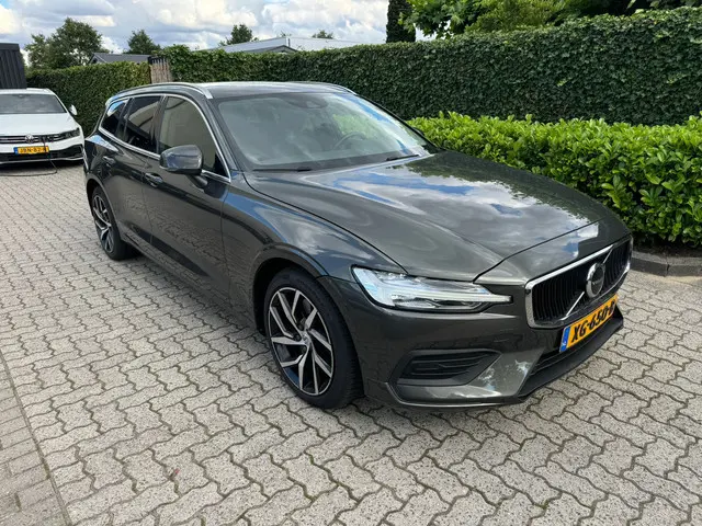 Volvo V60 2.0 T5 Momentum 2019 Benzine 18