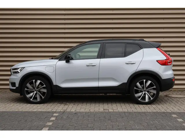 Volvo XC40 T5 Recharge R-Design 2021 Hybride Benzine 25