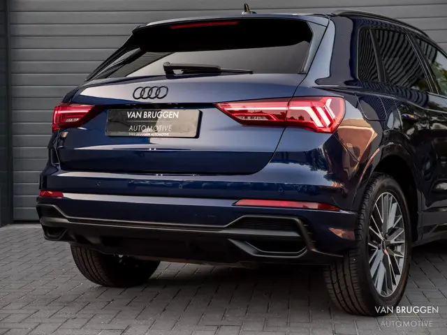 Audi Q3 45 TFSI e S-Line 2022 Hybride Benzine 38