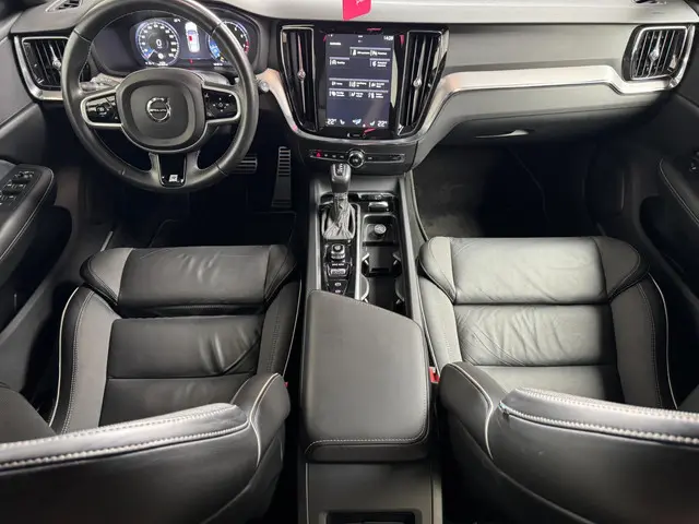 Volvo V60 2.0 T4 R-Design CAMERA LEDER LED 2020 Benzine 6