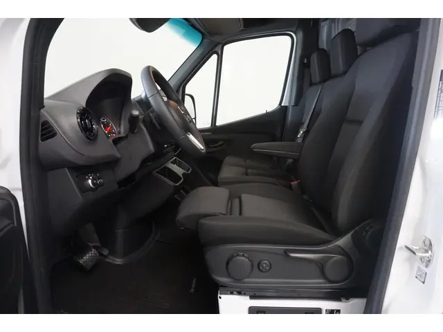 Mercedes-Benz Sprinter L2H2 2022 Diesel 11