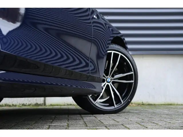 BMW 3 Serie Sedan 320i 2024 Benzine 7
