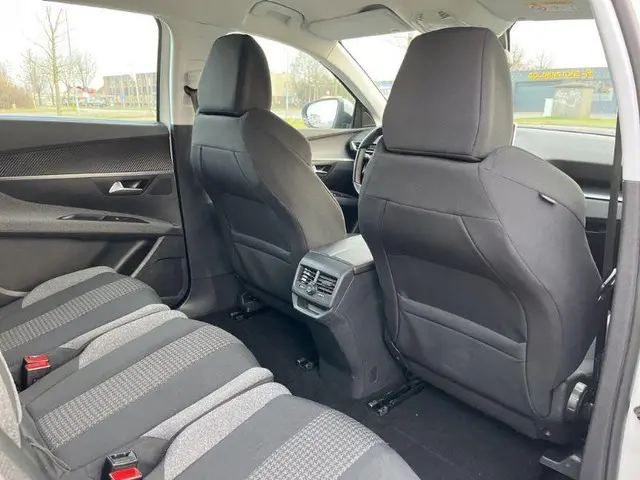 Peugeot 5008 1.2 PureTech Active 2019 Benzine 7