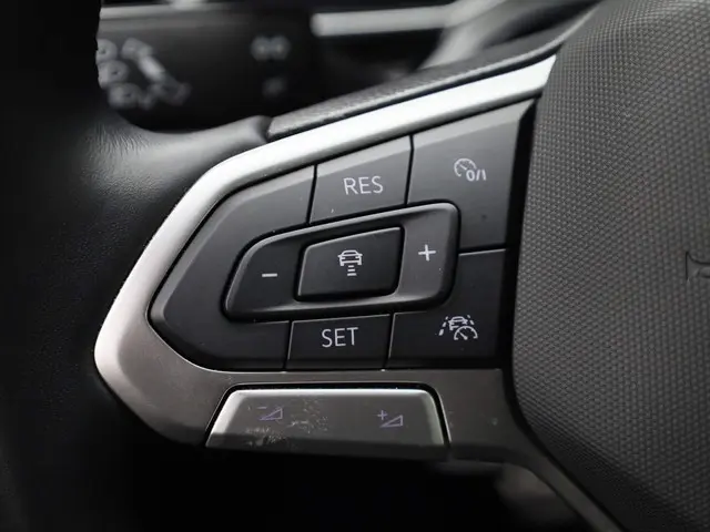 Volkswagen Polo 1.0TSI/95PK R-Line 2024 Benzine 6