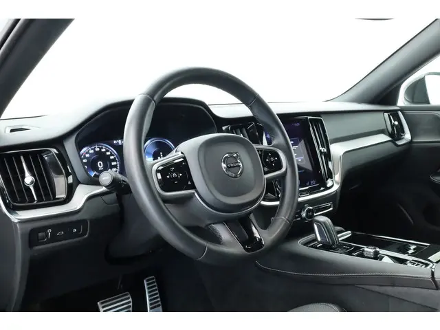 Volvo V60 T8 Recharge R-Design 2022 Hybride Benzine 5