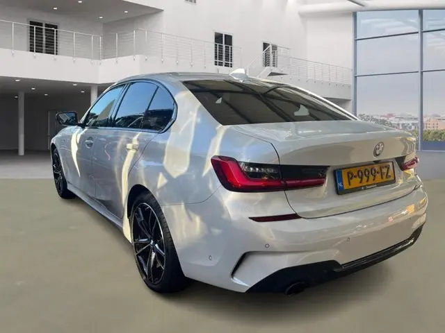 BMW 3 Serie 320e M-Sport 2022 Hybride Benzine 5