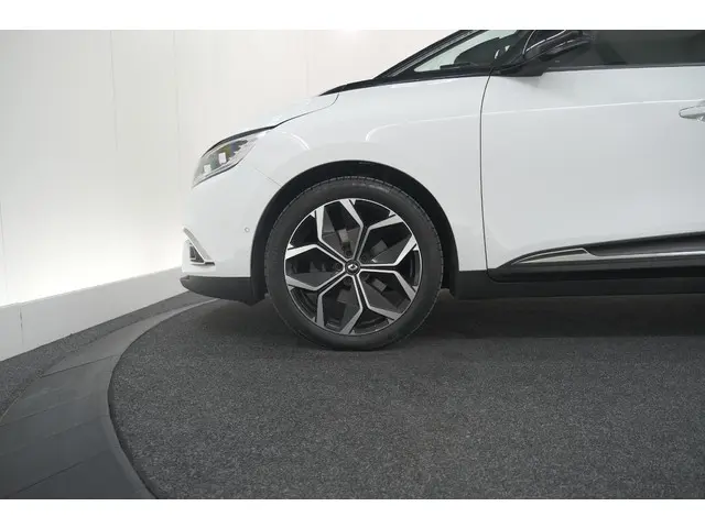 Renault Grand Scénic TCe 140 EDC Intens 2021 Benzine 17