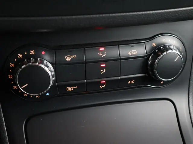 Mercedes-Benz B-Klasse 180 Prestige 2014 Benzine 19