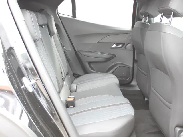 Peugeot e-2008 EV Allure 50 kWh 2025 Elektrisch 12