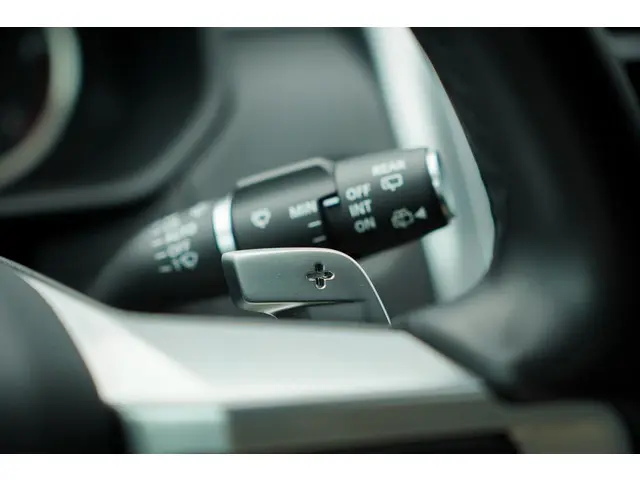 Land Rover Discovery 3.0 D250 R-Dynamic SE 2024 Diesel 38