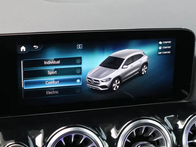 Mercedes-Benz GLA 250 e AMG Line 2022 Hybride Benzine 28