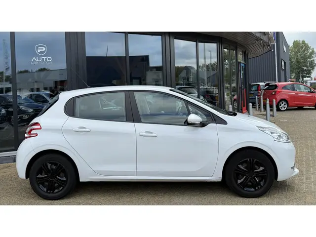 Peugeot 208 1.2 VTi Envy 2014 Benzine 6