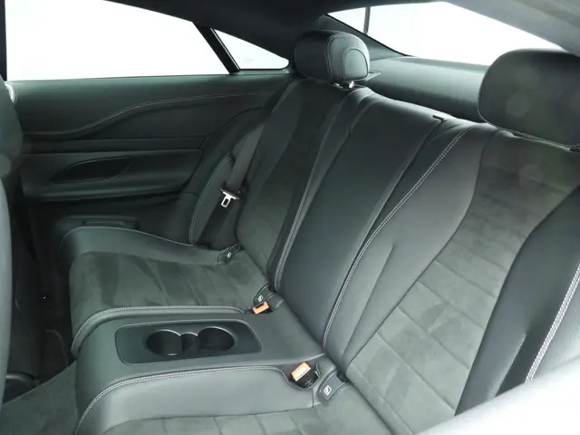 Mercedes-Benz E-Klasse Coupé 200 AMG Line 2021 Benzine 10