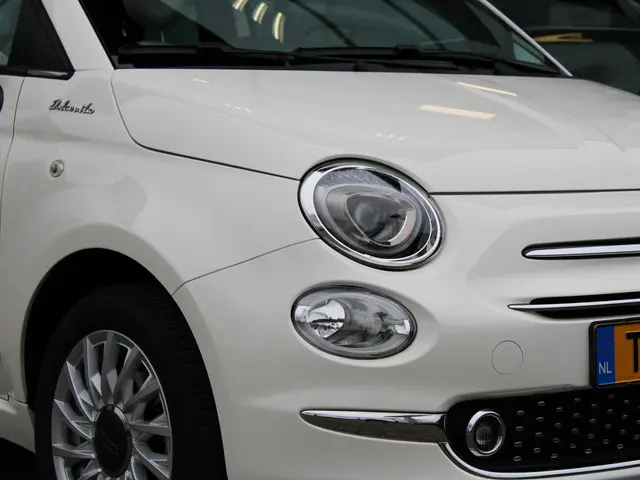 Fiat 500C 1.0 Hybrid Dolcevita 2023 Benzine 10