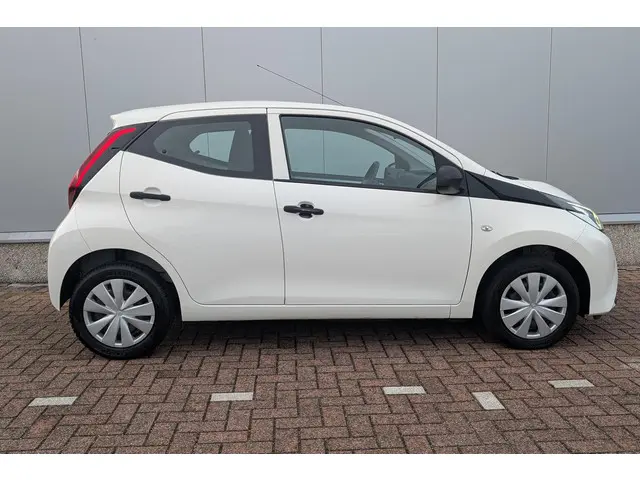 Toyota Aygo 1.0 VVT-i x-fun 2019 Benzine 6