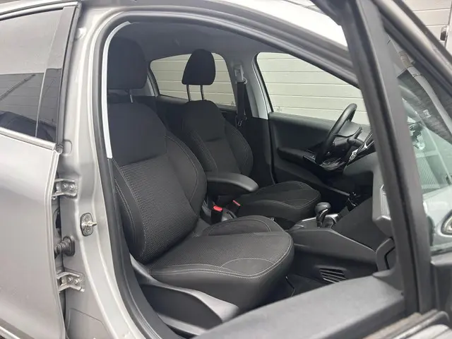 Peugeot 208 1.2 PureTech Allure 2017 Benzine 9