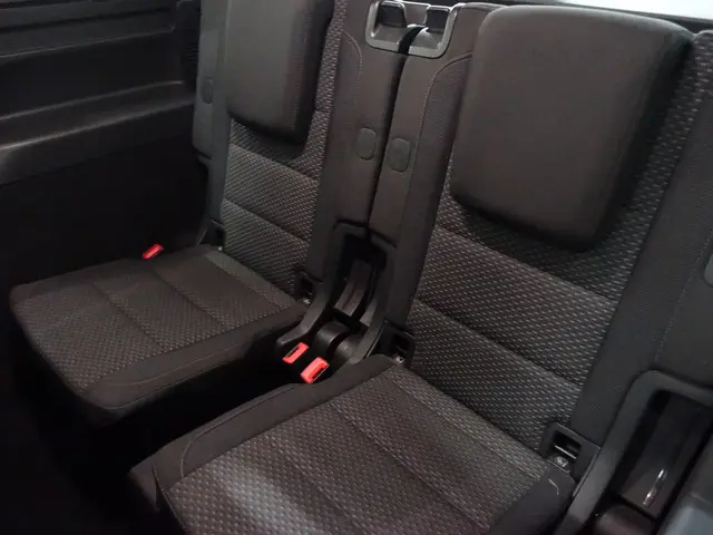 Volkswagen Touran 1.2 TSI Highline- 2018 Benzine 3