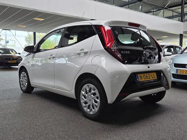 Toyota Aygo 1.0 VVT-i x-play 2021 Benzine 3