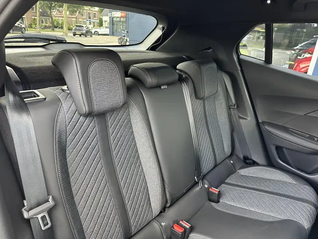 Peugeot 2008 1.2 Turbo 100 PK Allure 2025 Benzine 31