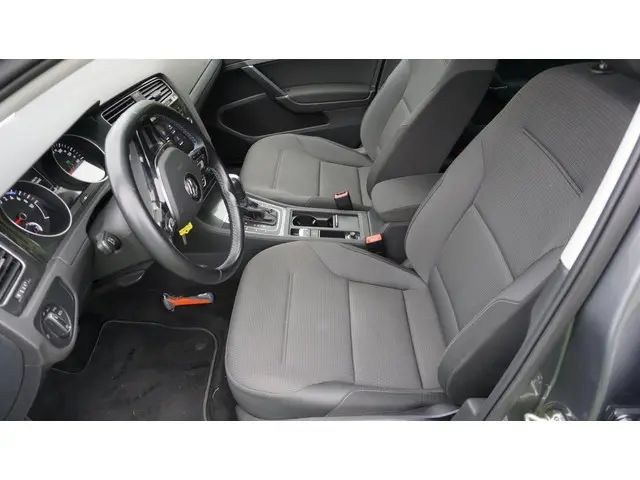 Volkswagen e-Golf E-DITION Warmtepomp 2020 Elektrisch 11