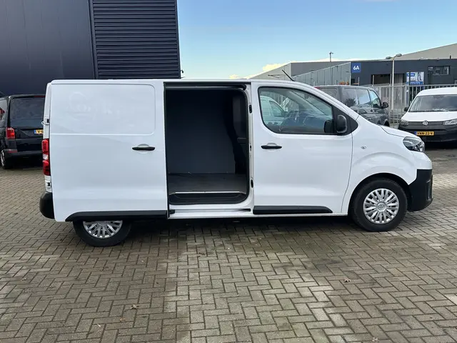 Toyota ProAce Worker 2.0 D-4D 145PK 2022 Diesel 12